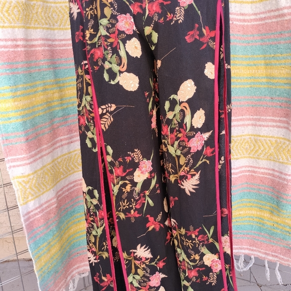 Pretty Little Thing jumper - Picture 3 of 6